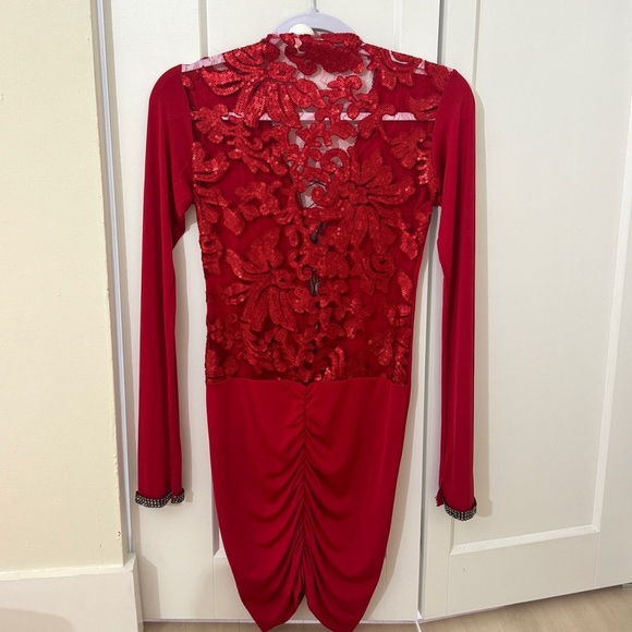 Chic Red Dress with Lace and Beaded Accents - Picture 4 of 6